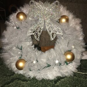Homemade wreath white and silver gold bulbslights